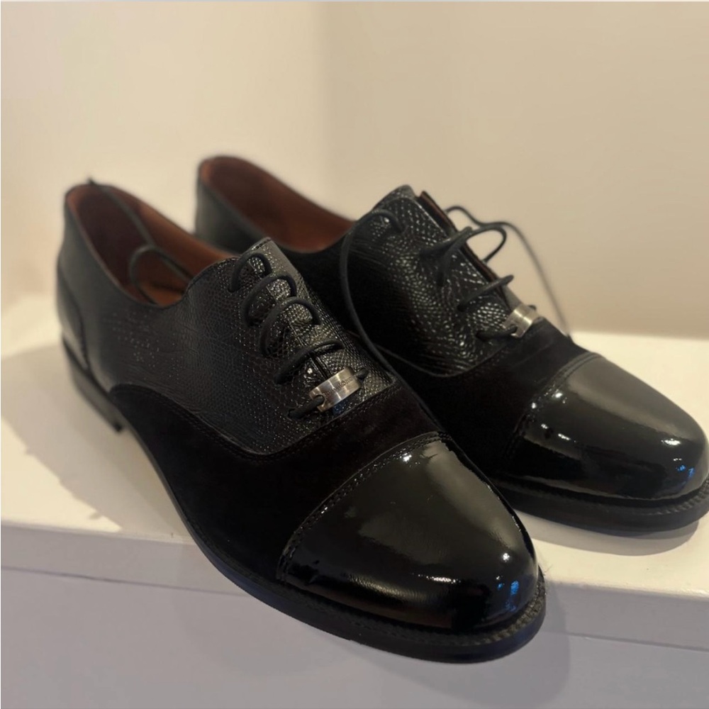 Russell & Bromley Oxford Shoes with Patent Leather and Rounded Cap Toe